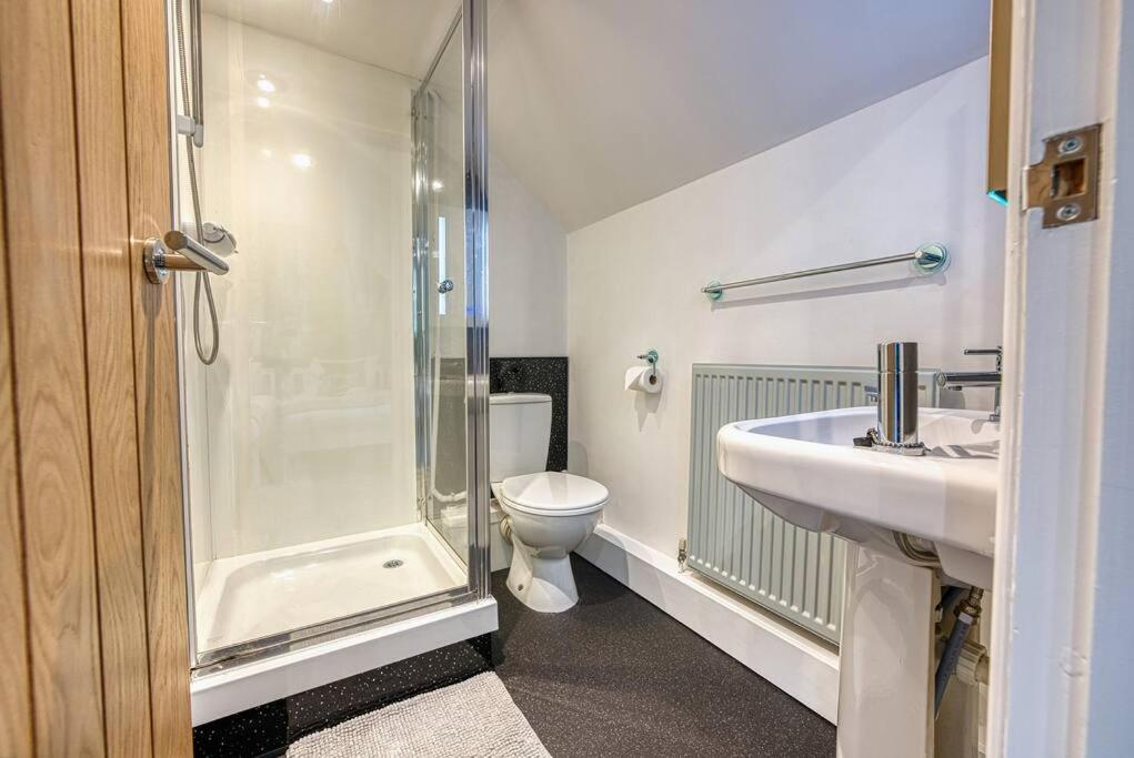 Delightful Two-Bedroom Cottage In The Heart Of เบคเวลล์ ภายนอก รูปภาพ