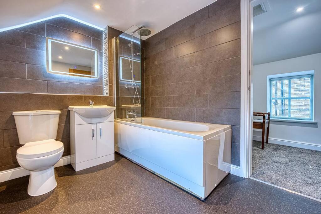 Delightful Two-Bedroom Cottage In The Heart Of เบคเวลล์ ภายนอก รูปภาพ